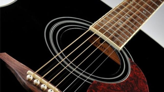 Diferencia entre Cuerdas de Acero y de Nailon para Guitarra Diferencia entre Cuerdas de Acero y de Nailon
